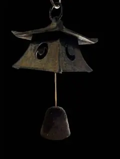 黒色金属製風鈴 3つの鐘 IWACHU 黒い金属製の風鈴 3つのベル - メルカリ