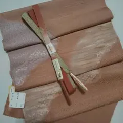 和装小物 未使用 ピンクがかっている淡い焦げ茶にグレー柄入り帯揚げ帯締めセット