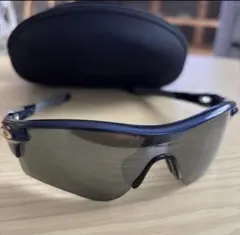 Oakley Vintage スポーツサングラス ブルー&グレー ケース付きのサムネイル