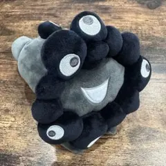 【新品】黒ミャクミャク ぬいぐるみ 這型Sサイズ