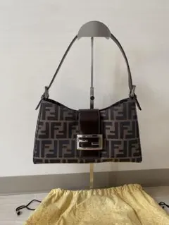 Fendi FFロゴ ショルダーバッグ　マンマバケット