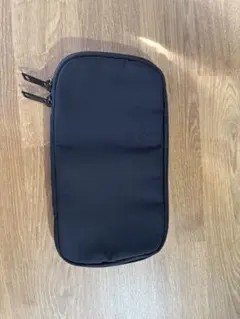 ポケット数が変えられる　ガジェットポーチ　スリム 黒