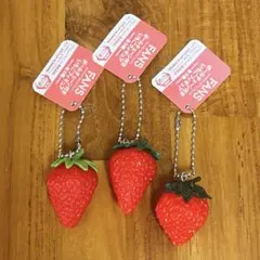 FANS ボールチェーン付きいちごフィギュア　キーホルダー　プライズ　タイトー
