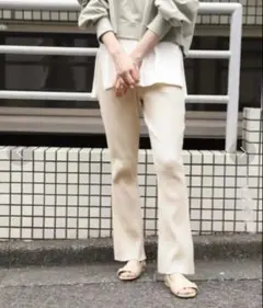 リブフレアパンツ アイボリー カジュアルのサムネイル