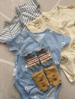 UNIQLO 半袖ボディスーツ 前開き 肌着 60サイズ 3枚+靴下 セット