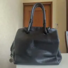 黒のレザーハンドバッグ
