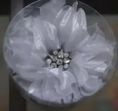 布花　造花　ブローチ　シフォン生地　ビーズ　コサージュ