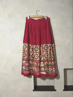 ヴィンテージ ミラー刺繍　ロングスカート　赤　レッドのサムネイル