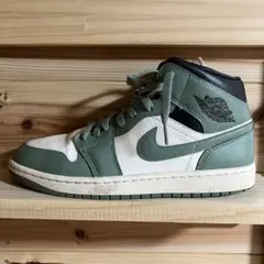 Nike Air Jordan 1 Mid BQ6472-130のサムネイル