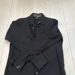黒の長袖シャツ AZUL