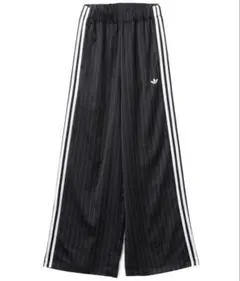 adidas アディダス　ワイドレッグパンツ