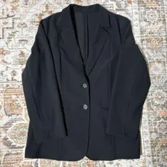 黒のテーラードジャケット 2つボタン