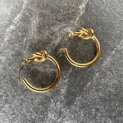 ノットフープピアス　ゴールド　ステンレス　ピアス
