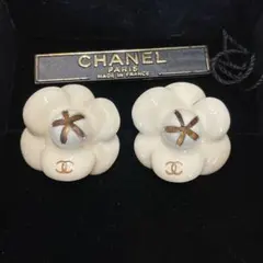 CHANEL カメリア　イヤリング ホワイト