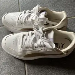 PUMA ホワイト ゴールド スニーカーのサムネイル
