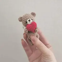 ハートくま　キーホルダー　編み物　あみぐるみ　くま　ハンドメイド
