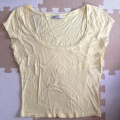 ZARA レモンイエロー　Tシャツ　Uネックのサムネイル
