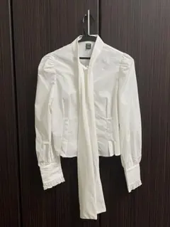 SHEIN ホワイトリボン付き長袖シャツ ボウタイブラウス