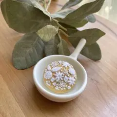 311  ハンドメイド　手刺繍　ヘアゴム　／　ブローチ