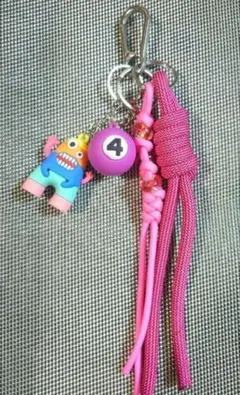 ハンドメイド　バッグチャーム　じゃらじゃらキーホルダー　パラコード　モンスター