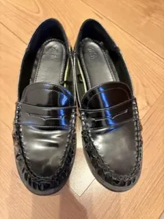 ZARA 黒のローファー・低ヒール