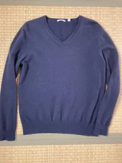 ユニクロ】カシミヤVネックニット