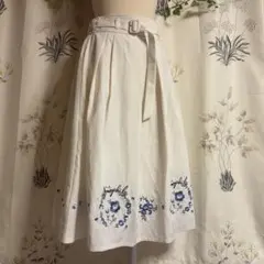 axes 裾刺繍花柄スカート