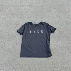 NIKE ブラック 半袖 Tシャツ