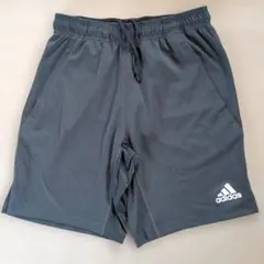 adidas グレー ショートパンツ