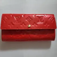 ルイヴィトン　財布　ポルトフォイユサラ　モノグラム　エナメル　レッド