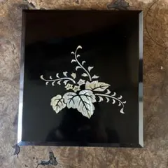 アンティーク 本鼈甲 金蒔絵 黒漆地に柏の葉と枝を金高蒔絵 美品【検