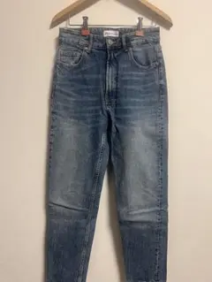 ZARA ストレートデニムパンツのサムネイル
