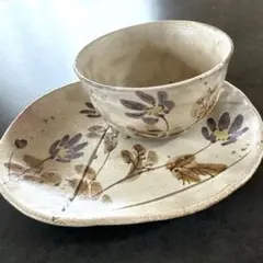 手作り風 花柄 陶器 カップ・ソーサーセット