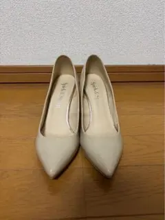 ベージュ ポインテッドトゥ ハイヒールのサムネイル