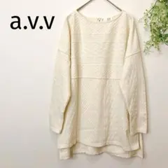 a.v.v アーヴェヴェ　長袖カットソー トップス　オフホワイト　バックジップのサムネイル