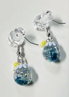 レジン製青い色ドライフラワーとビーズのフックピアスNo.23