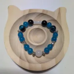 青色と黒色のビーズブレスレット