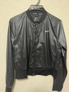 Nike ブラックウィンドブレーカー