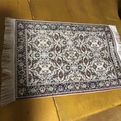 花柄ペイズリー模様のラグ