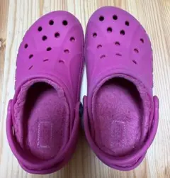 Crocs ボア付きサンダル ピンク　C13のサムネイル