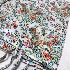 Holiday Apartment 花柄&鳩のカーテン