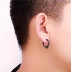 ♥️再々入荷♥️ピアス　メンズ　ブラック　フープ　カジュアル　人気　アクセサリー