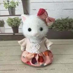 リボンつき　いちごワンピース　シルバニアファミリー　服　ハンドメイド