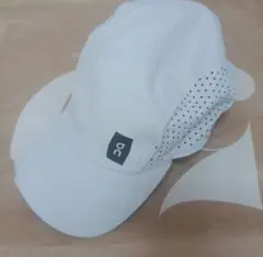 on ランニング　キャップ　ライトグレー　廃盤カラー　帽子　オン