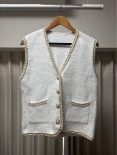 ホワイトニットベスト ボタン付き