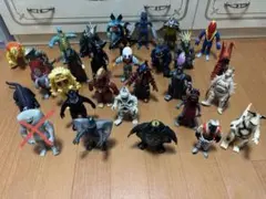 d*7様 ウルトラ怪獣名鑑　昭和レトロ　ジオラマ台座付き　28体まとめ売り d*7様 ウルトラ怪獣名鑑 昭和レトロ ジオラマ台座付き 28体まとめ売り