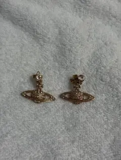 新品 Vivienne Westwood 王冠デザインピアス - メルカリ