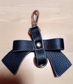 未使用 リボン型 キーホルダー バッグチャーム フェイクレザー ブラック