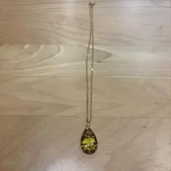 涙型ペンダント ネックレス 花デザイン　べっこう　琥珀色　希少　鼈甲