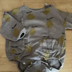 レモン柄ロンパース グレー